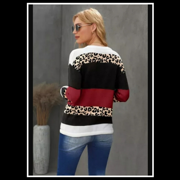 ‼️CLEARANCE PRICE FIRM‼️HP🎉🖤Wine Red Leopard Sweater🖤 - Picture 2 of 5